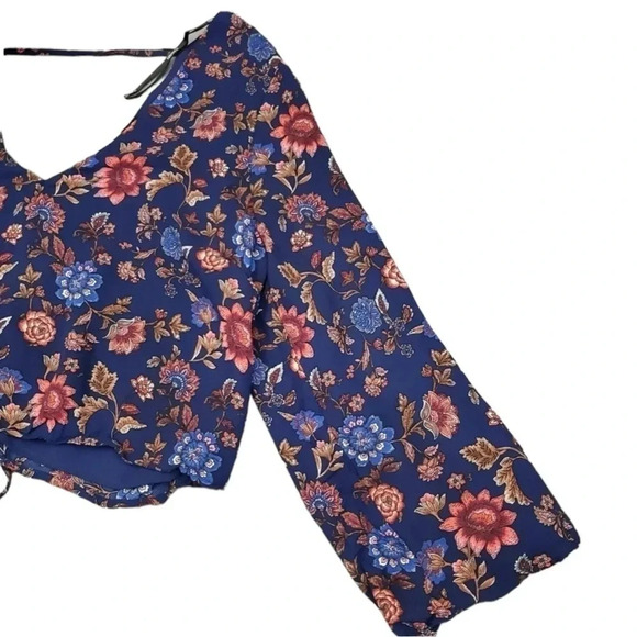 Forever 21 Blouse M 3/4 Bell Sleeve Crop Lace Up Back Boho Floral - Picture 4 of 7